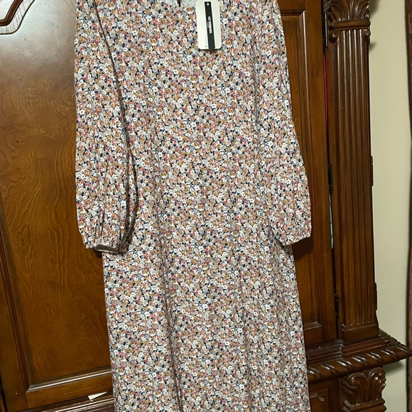 Dress - Picture 5 of 7